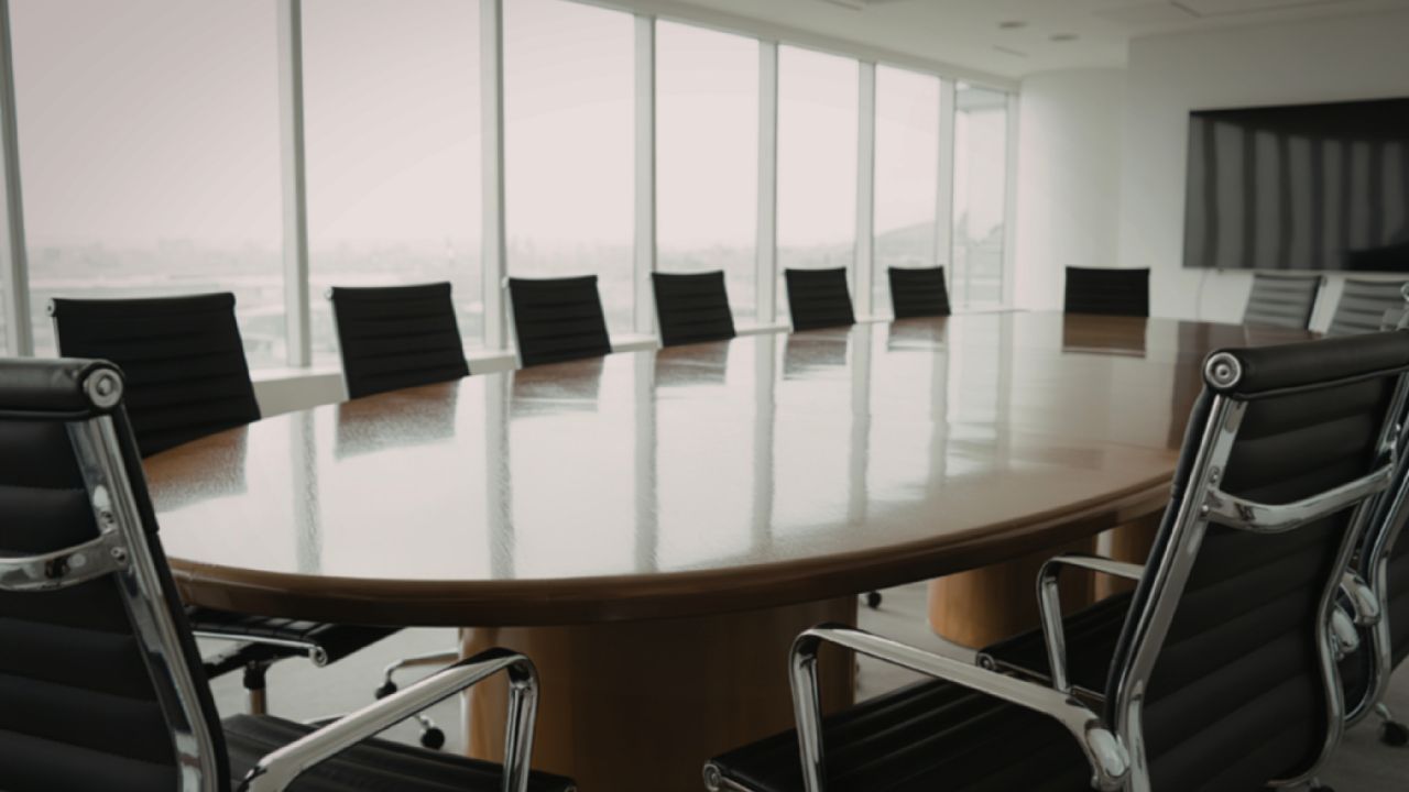 Essential Tips For Booking The Right Corporate Meeting Room